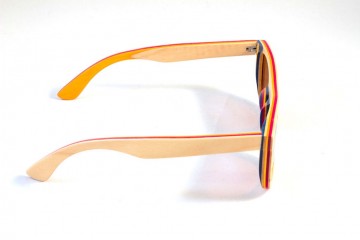 Houten bril blank gekleurde lagen zijkant rechts