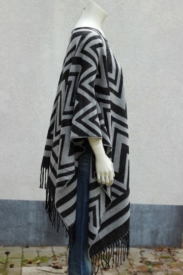 Poncho grijs zwart rechts
