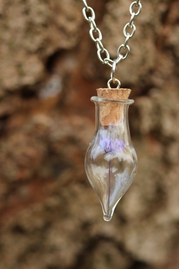 Ketting flesje met kurk bloem paars