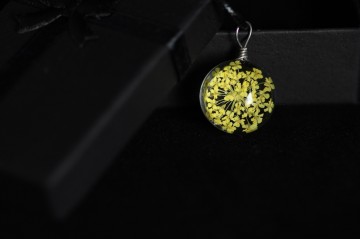 Ketting hanger bloem geel low key