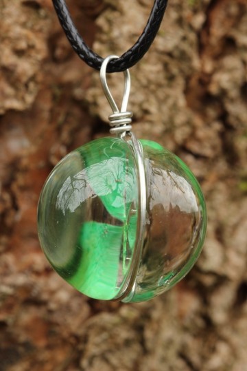 Ketting hanger bloem klavertje vier zijaanzicht