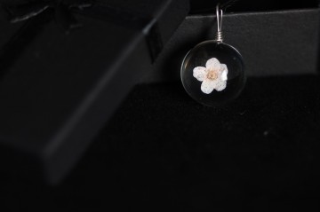 Ketting hanger bloem roze low key