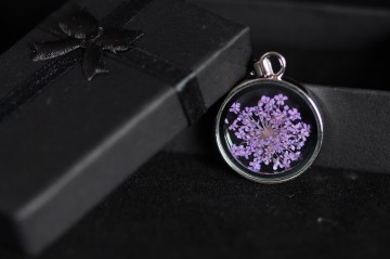 Ketting metalen ring bloem paars low key