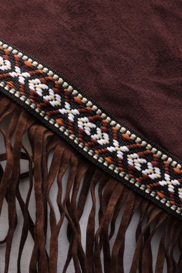 Omslagdoek suede bruin met franjes close up details rand en franjes